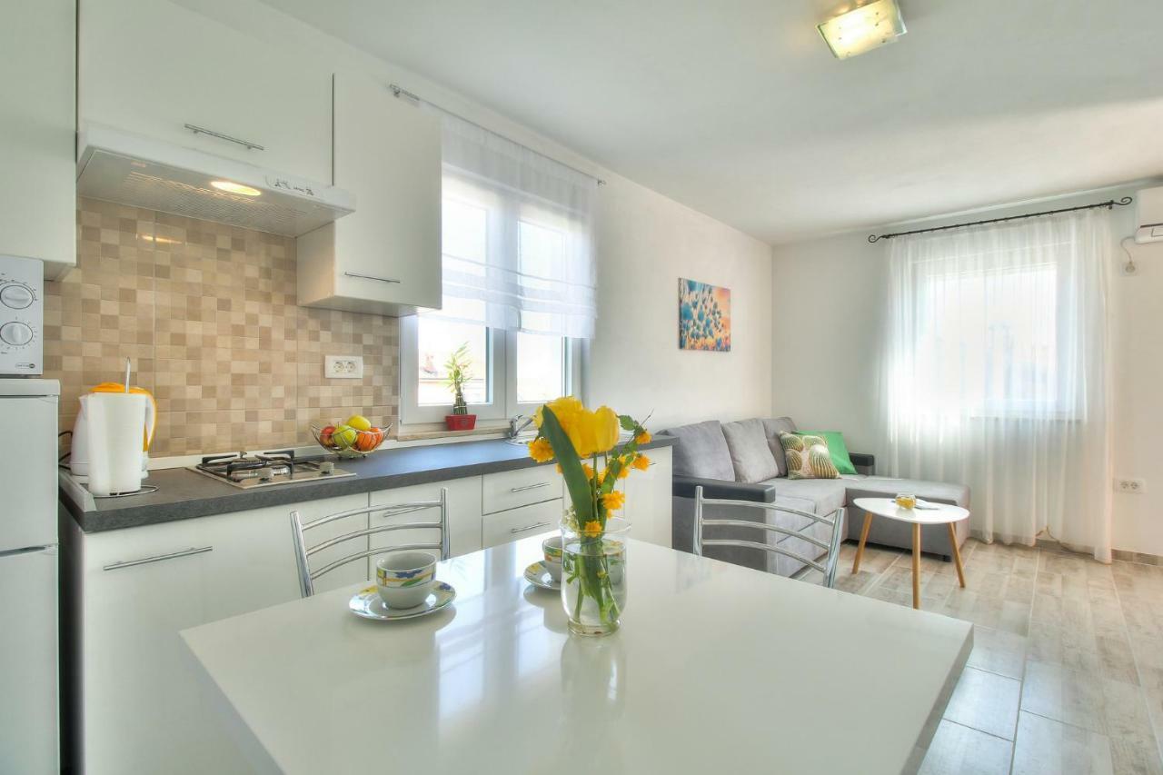 Apartments Antunovic Umag Buitenkant foto